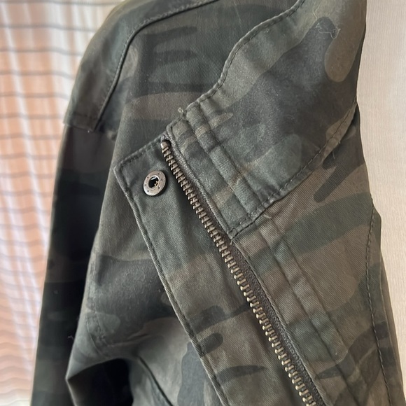 NWT Sanctuary Women's Armstrong Jacket Cropped Drawstring Camo Green Size Medium - Picture 6 of 11